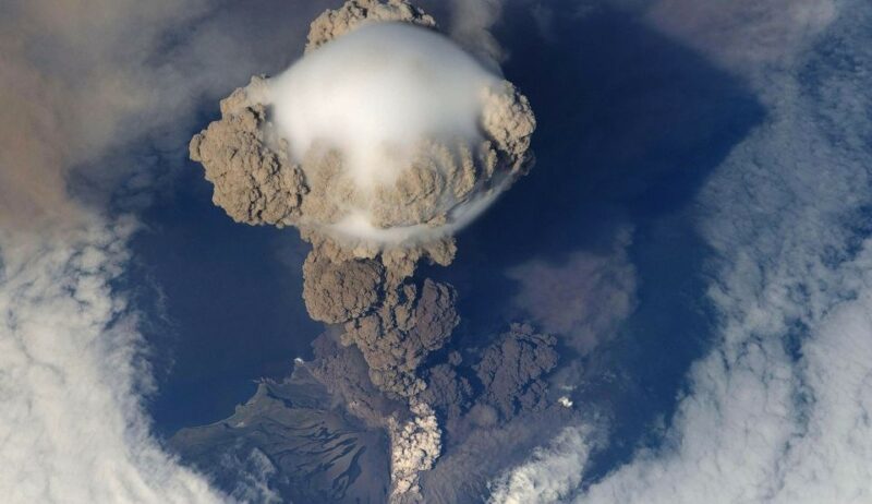 1-eruptie-vulcan-pixabay-descopera