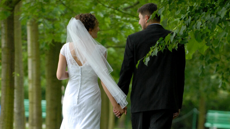 Couple-Wedding-back-1140x641-1