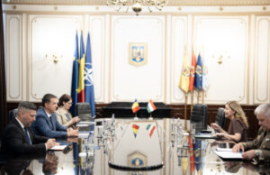 Întrevederea ministrului apărării cu ambasadorul ungariei în românia.7