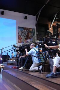 Piesa de teatru „iona” reunește tokyo metropolitan theatre și teatrul național din sibiu într o conferință de presă la pavilionul româniei 05