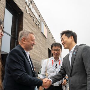 Guvernatorul prefecturii osaka, hirofumi yoshimura, în vizită oficială la pavilionul româniei – expo 2025 osaka 04