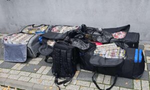 1763368796323 41189 S4