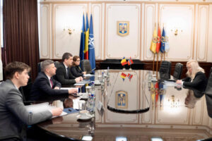 2 Întâlnire a ministrului apărării naționale cu ambasadorul Regatului Norvegiei la București foto Laurentiu Turoi