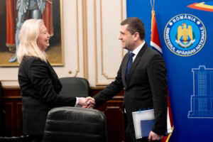 3 Întâlnire a ministrului apărării naționale cu ambasadorul Regatului Norvegiei la București foto Laurentiu Turoi