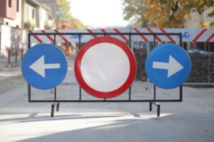 Restricții de circulație în vederea realizării lucrărilor la infrastructura de canalizare și gaz