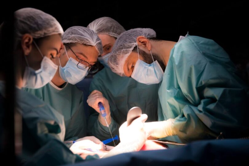 Chirurgie scaled 1 1068x712