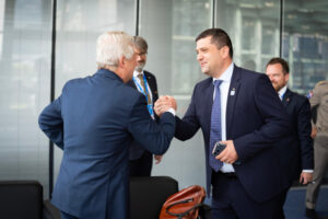 1 Ministrul apărării naționale, întrevedere cu omologul ceh, în marja Summitului NATO de la Ankara Foto Laurențiu Turoi