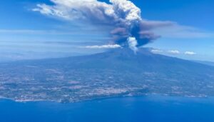 MAE: Atenționare de călătorie  Republica Italiană – Erupție vulcan Etna